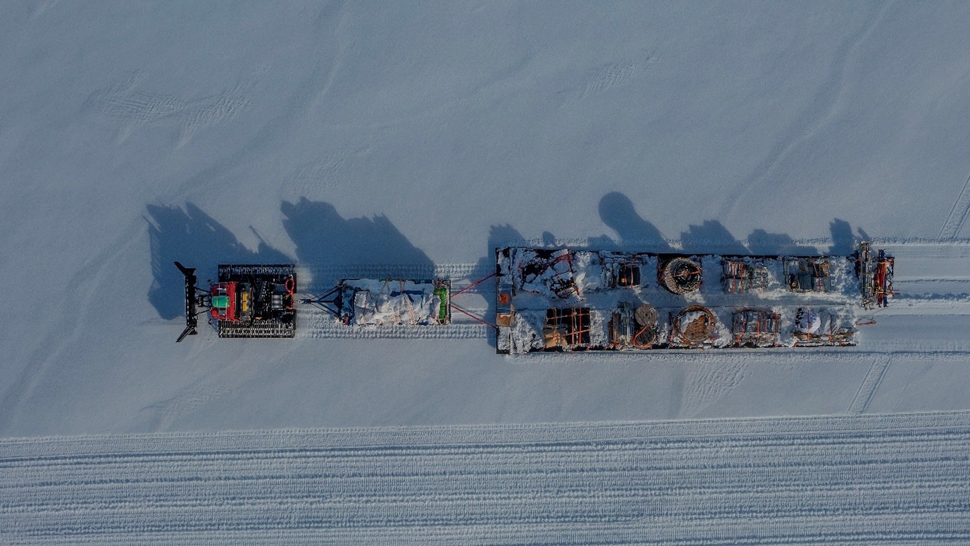 A vehicle traverse from above